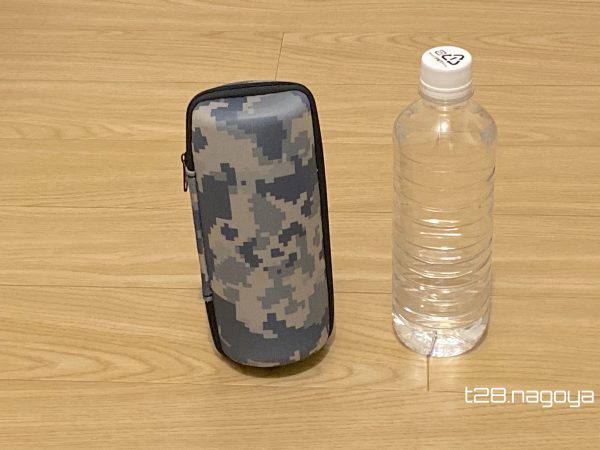 ポーチと500mlペットボトル