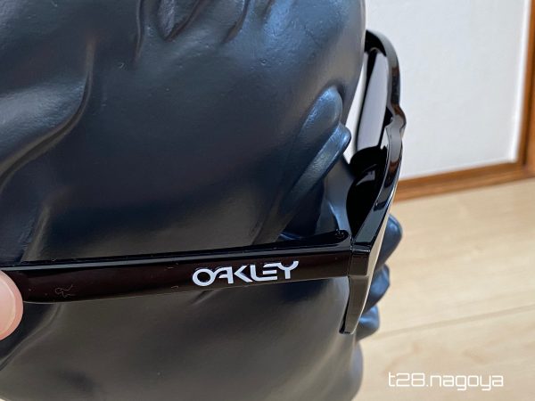 顔とサングラスの距離