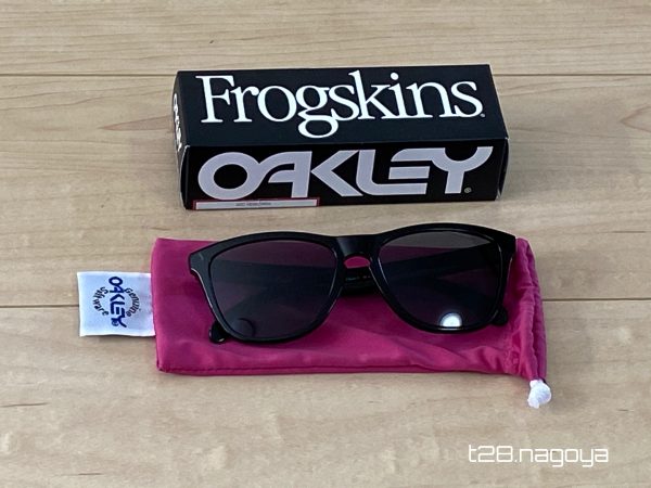 箱と入れ物とサングラス