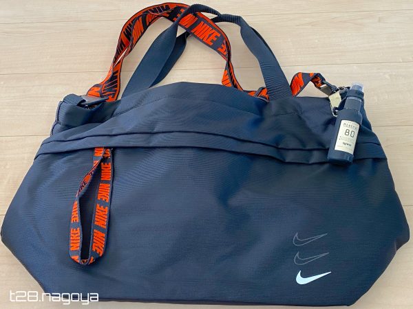 鞄にボトルを引っ掛ける