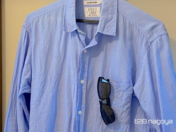 シャツとサングラス