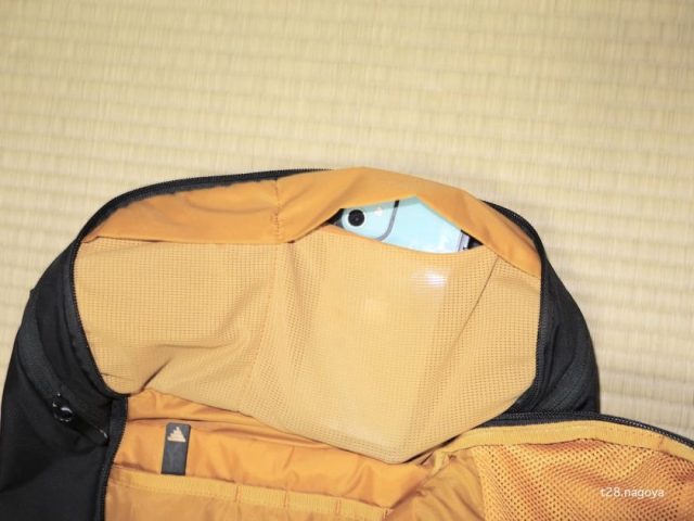 メッシュポケットにipheon11