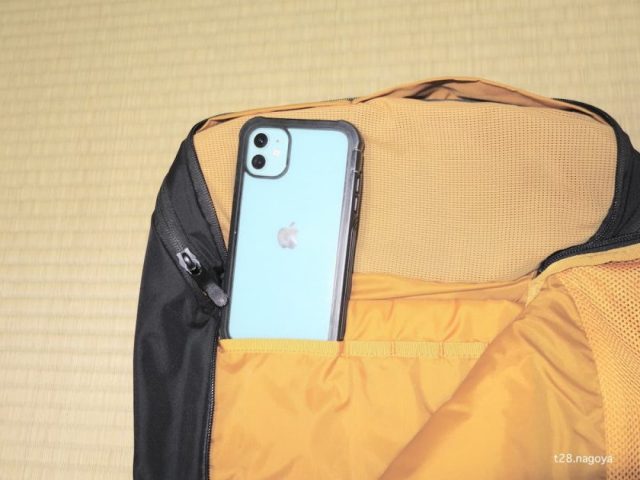 スマホポケットにiphone11ケースあり