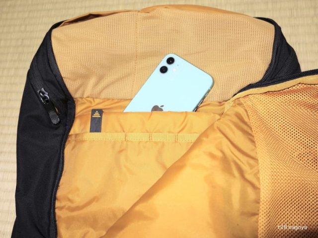 タブレットポケットにスマホ