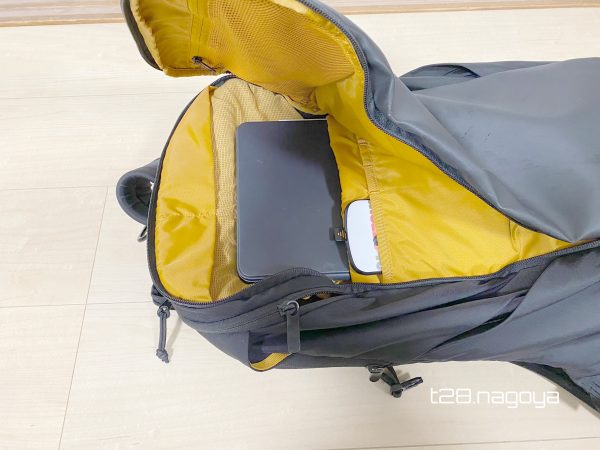 カバンにipadとiPhone