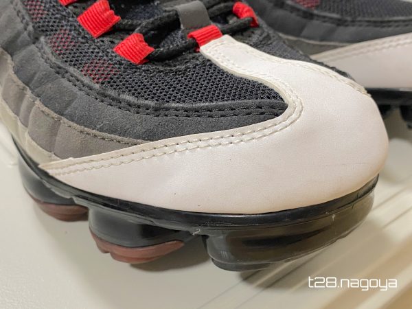 靴の薄いつま先