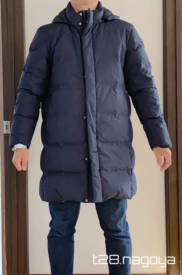 ダウンコートのボタンを閉める