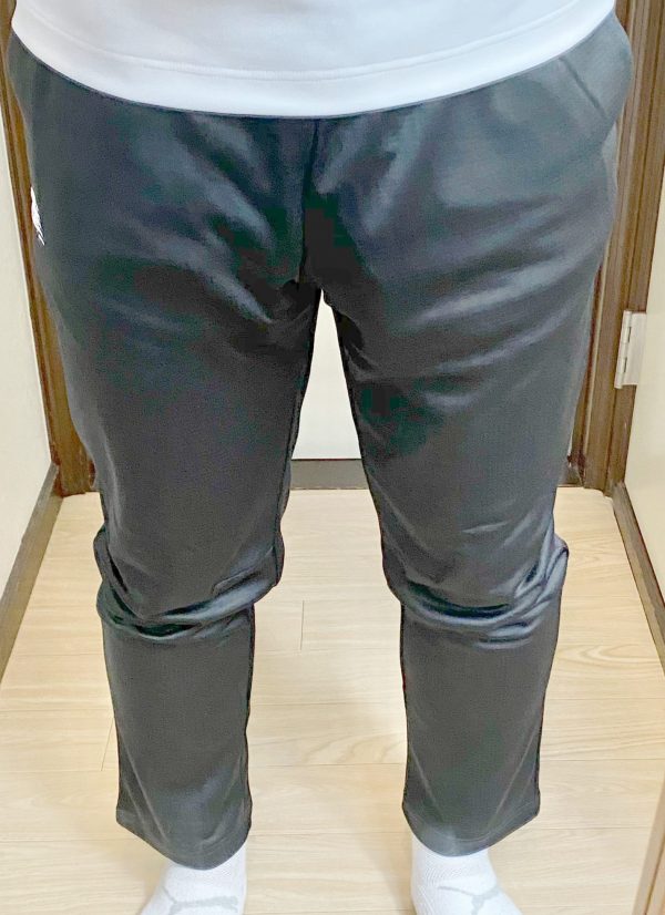 テーパードパンツ