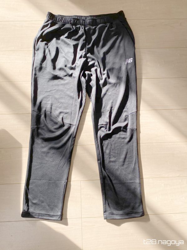 テーパードパンツ