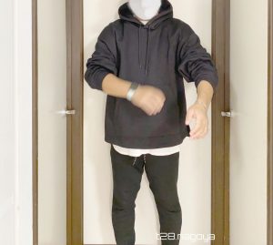 パーカー腕まくり