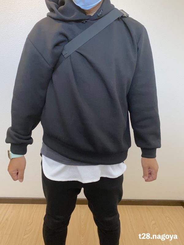 首に食い込む