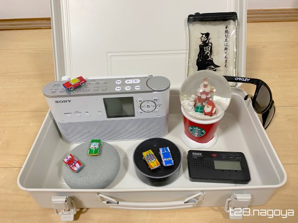 鉄箱にごちゃごちゃ入れる