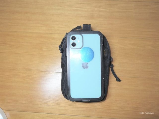 iphone11とポーチのサイズ比較