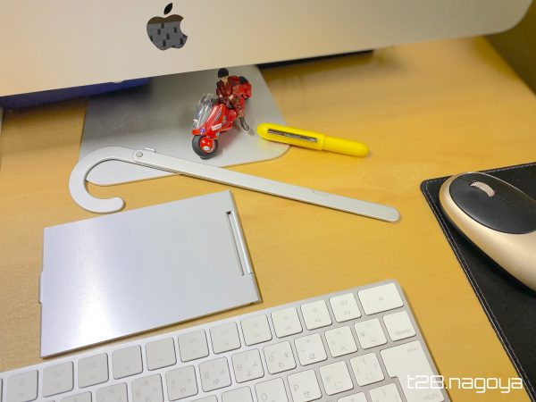 Macとハンガーと鏡