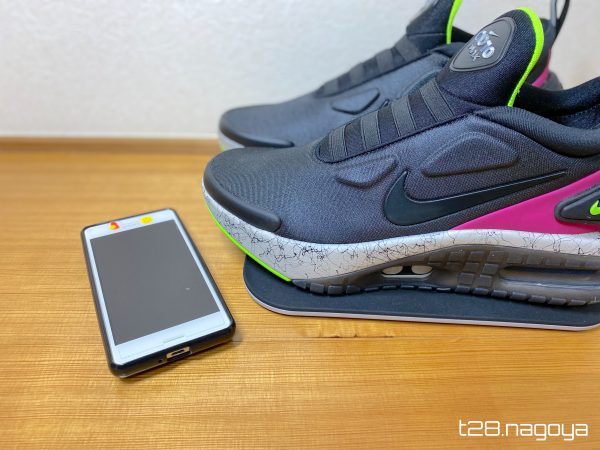 スニーカーとスマホ