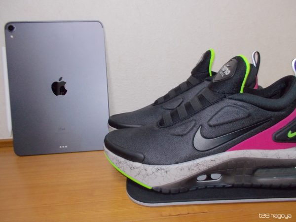 iPadとスニーカー