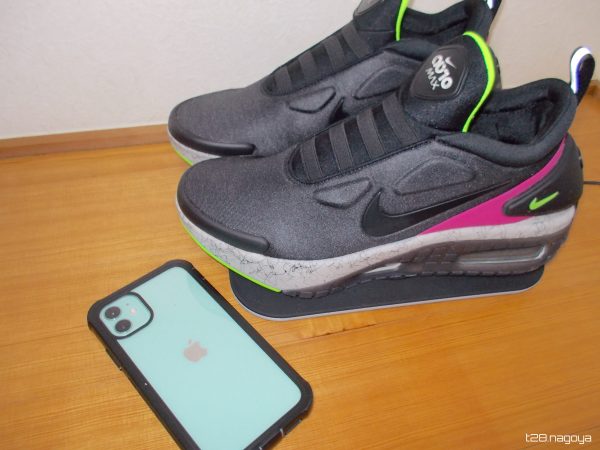 スニーカーとスマホ