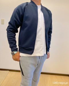ジャケットを羽織る