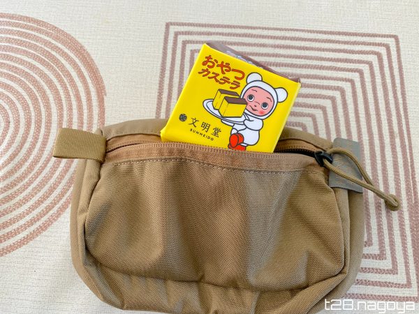 ポーチは、カステラが入る大きさ