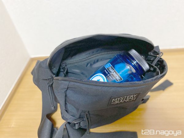ウエストポーチに水筒