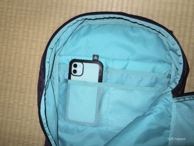 メッシュポケットにiphone