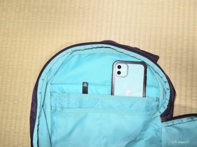 右ポケットにiphone