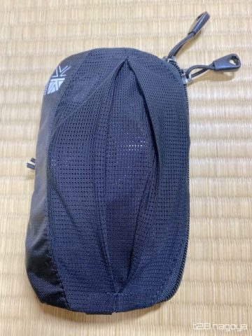 ポーチの中にカメラ