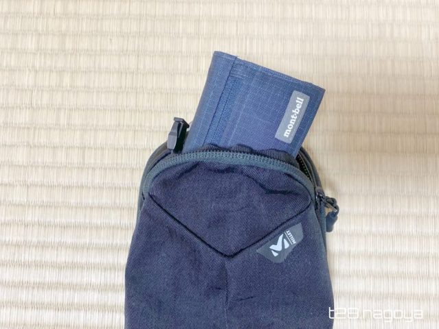 ポーチに財布