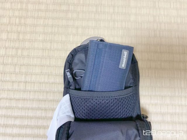 ポーチに財布