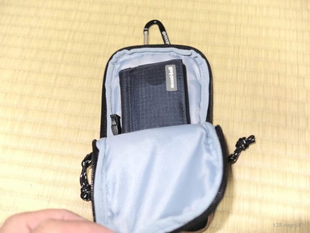 ポーチに財布