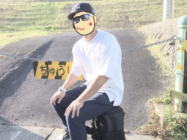 バックパックに座る
