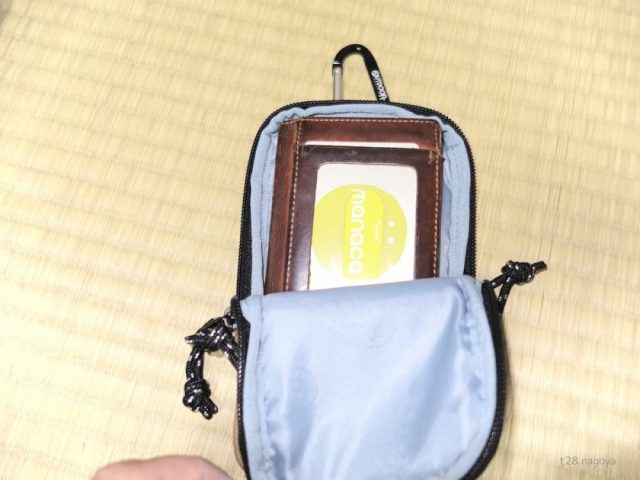 ポーチにカード