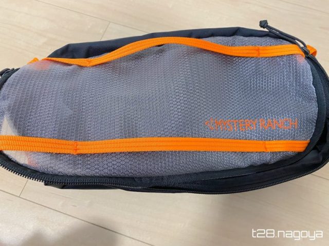 オレンジ色のベルト