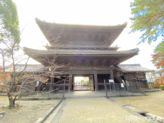 三門の全景