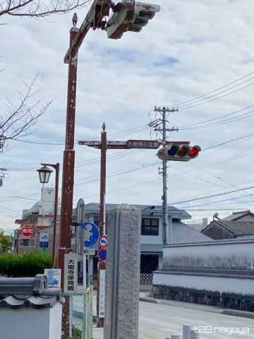 駐車場入り口の交差点