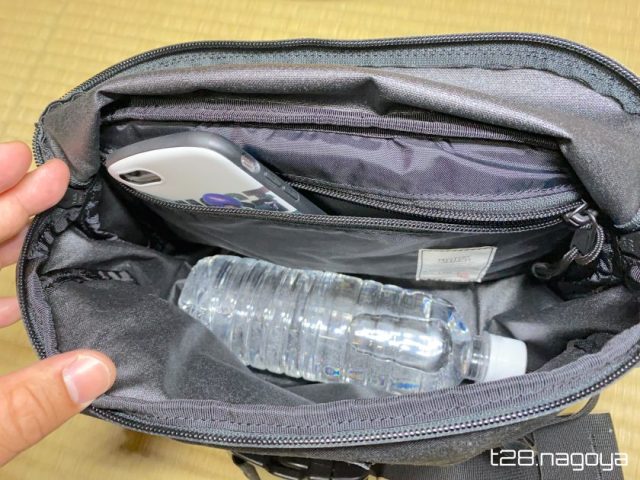 ウエストポーチの中