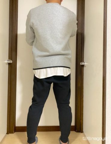 トレーナーを着る