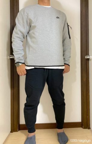 トレーナーを着る