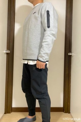 トレーナーを着る