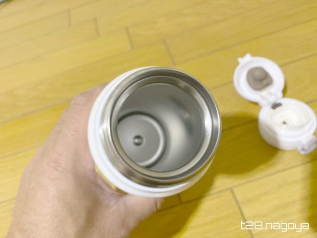 水筒の中