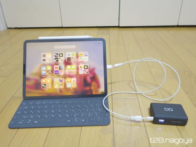 iPadに充電の様子