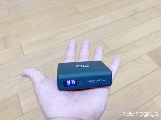 手のひらに、モバイルバッテリー